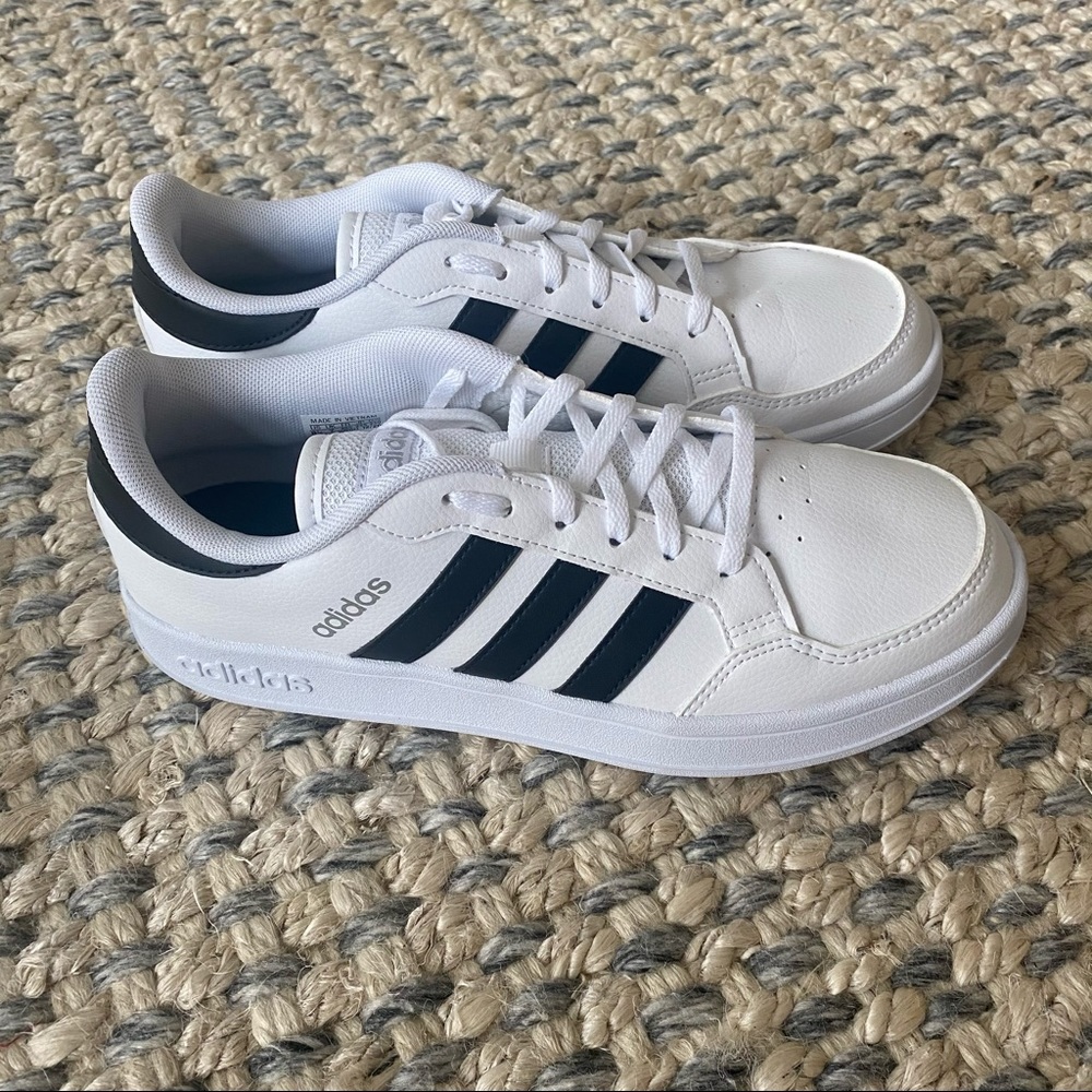 Adidas Grand Court Women’s Sneaker size 8.5, brand new